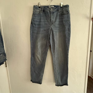 Tommy Bahama Light Wash Slim Boyfriend Jeans Size 12/29